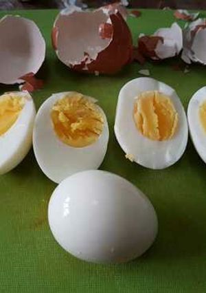 A picture of Soft boiled eggs.
