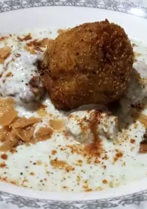 A picture of Potato Bomb Chaat.