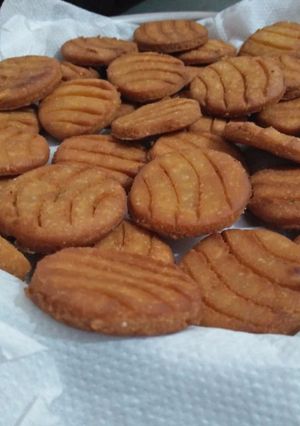બિસ્કિટ (Biscuit recipe in Gujarati) રેસીપી મુખ્ય ફોટો