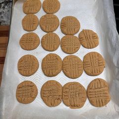 A picture of Vavo’s 3 Ingredient Peanut butter Cookies.