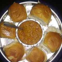 A picture of Pav bhaji.