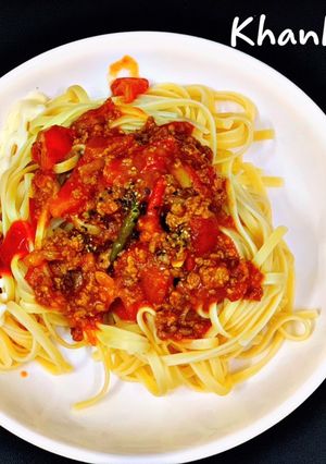Hình của món Pasta with Bolognese sauce (Mì Ý sốt thịt bò bằm).