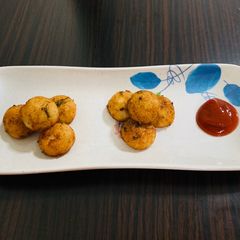 A picture of Aloo Rava dome.