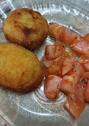 Una foto de Bombitas de papa rellenas con carne y queso