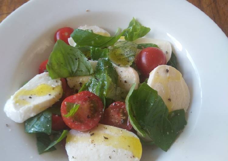 Salad Mozarella basil