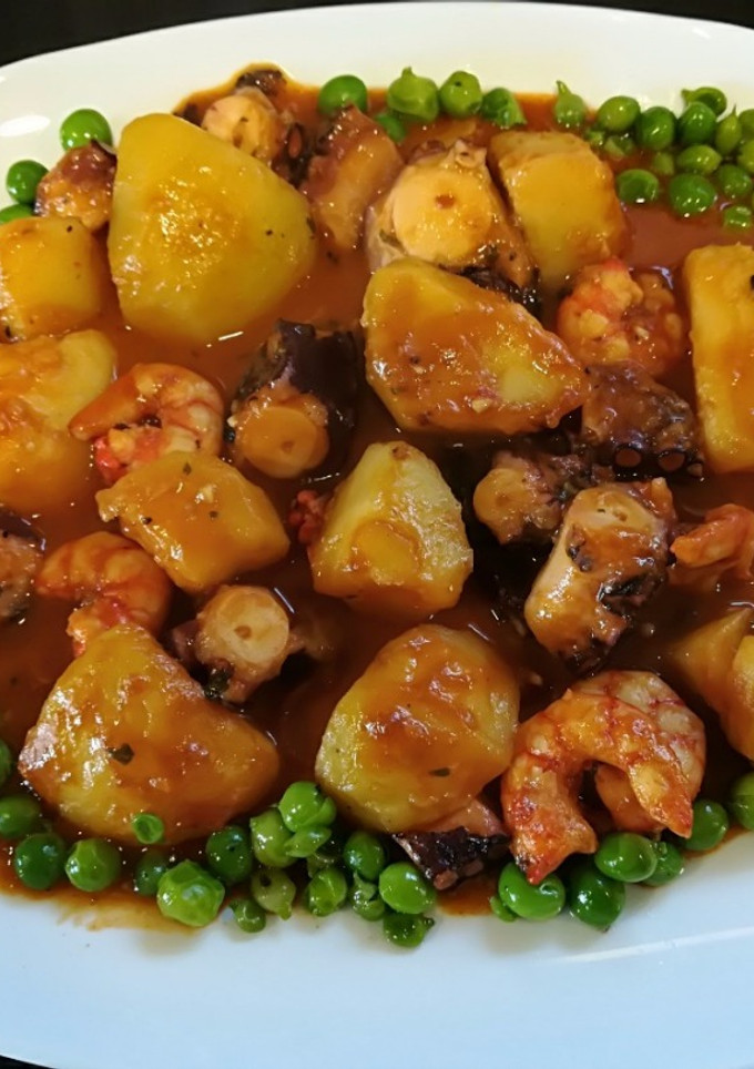 Una foto de Marmitako de pulpo y gambas