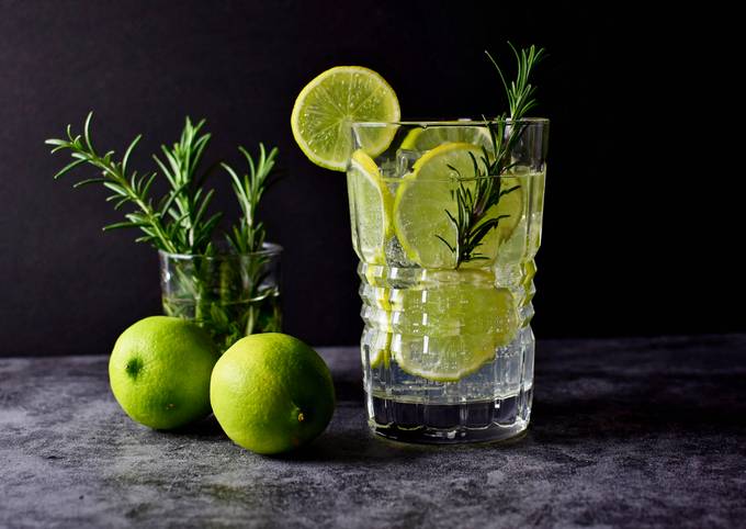 Lime Gin Spritzer