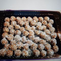 A picture of Dates Surprise Balls recipe - How to make Dates Surprise Balls.