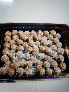 A picture of Dates Surprise Balls recipe - How to make Dates Surprise Balls.