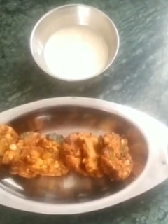 மொரு மொரு பருப்பு வடை...(paruppu vadai recipe in tamil) செய்முறை முக்கிய புகைப்படம்