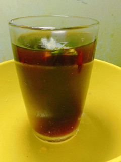 गुड़ और पुदीने का शरबत (Gud aur pudine ka sharbat recipe in hindi) रेसिपी मुख्य फोटो