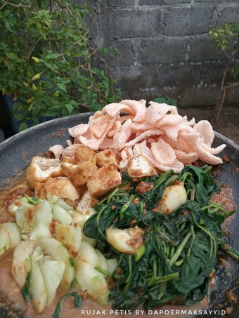 Langkah Gampang Membikin Resep Rujak petis kangkung yang Lezat Anti Ribet, Menggugah Selera