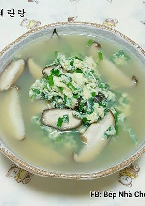 Hình của món Canh Hẹ Trứng 부추 계란탕.