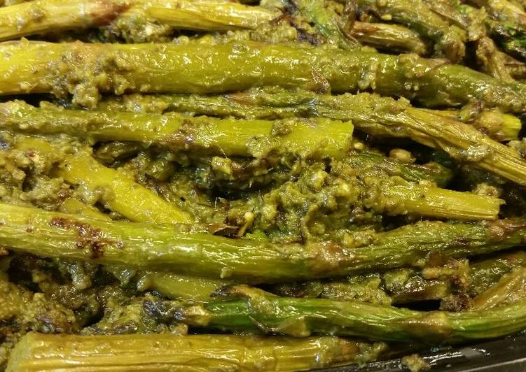 How to Make Homemade Pesto Roasted Asparagus