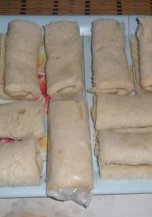 A picture of Chicken bread roll.