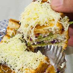 ત્રિપલ લેયર સેન્ડવિચ(Triple Layer Sandwich Recipe In Gujarati) રેસીપી મુખ્ય ફોટો