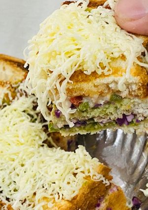 ત્રિપલ લેયર સેન્ડવિચ(Triple Layer Sandwich Recipe In Gujarati) રેસીપી મુખ્ય ફોટો