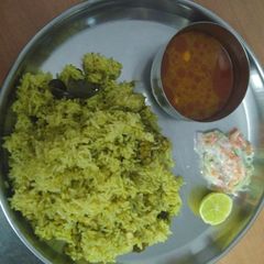 A picture of Chicken biryani.
