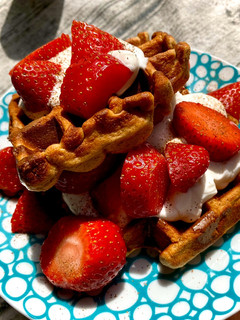 Una foto de Gofres con Fresas