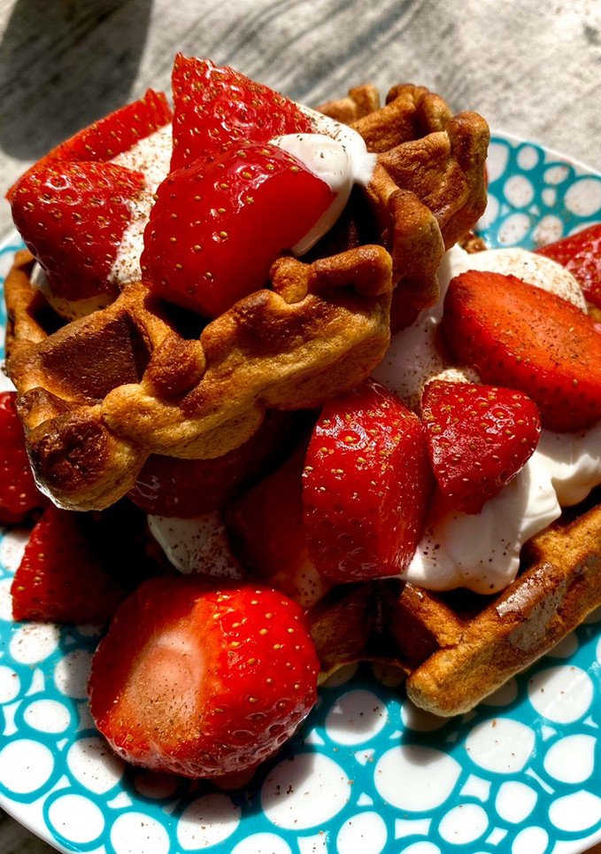 Una foto de Gofres con Fresas