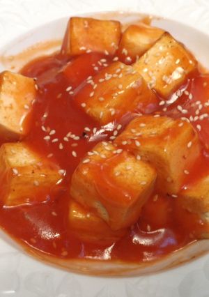 รูปของ 番茄酱豆腐 เต้าหู้ราดซอสมะเขือเทศ(เจ)​