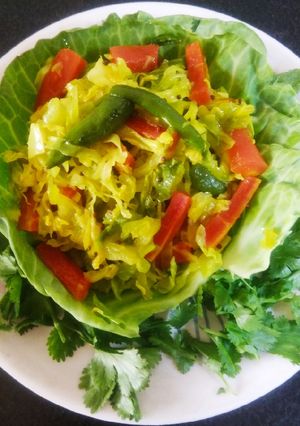 કોબીજ ગાજર મરચાં નો સંભારો (Cabbage Gajar Marcha Sambharo Recipe In Gujarati) રેસીપી મુખ્ય ફોટો