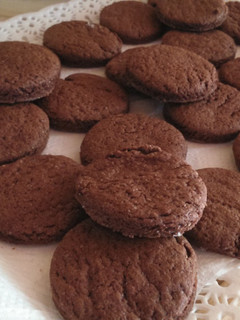 Una foto de Galletitas chocolatosas vegan! Fáciles, rapidísimas y económicas :D