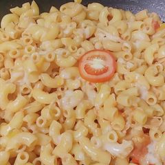 A picture of Cheesy veg macronies.