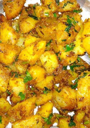 બટેટા ની સૂકી ભાજી રેસીપી મુખ્ય ફોટો