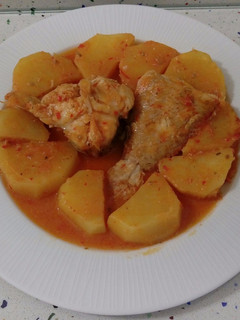 Una foto de Cabracho en crema de Lambrusco con patatas