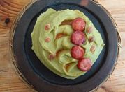 Una foto de arvejas con longaniza