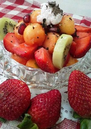 A picture of Papaya And Strawberry Salad.
