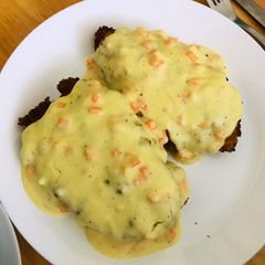A picture of Chicken Fillet in creamy sauce.