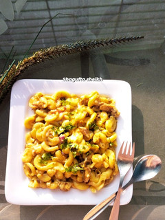 A picture of Instant Macaroni with leftover karahi.