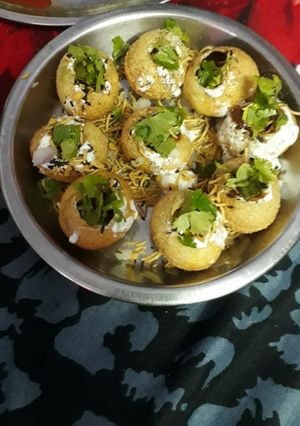 A picture of Sev puri.