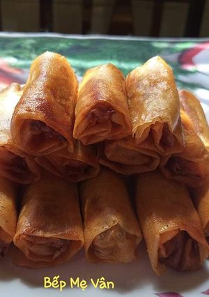 A picture of Vietnamese Shrimp and Pork Egg Rolls (Chả Giò Tôm Thịt).