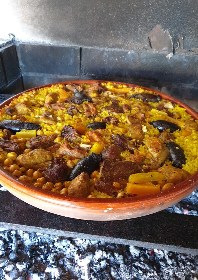 Una foto de Arroz al horno hecho a la leña