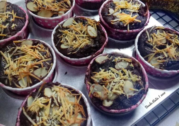 Chocolate Cheese Custard Muffin (plus kulit pisang)