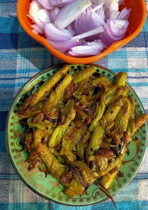 পেঁয়াজ লতি (peyaj loti recipe in Bengali) রেসিপির প্রধান ছবি