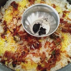 A picture of Chicken dum biryani.