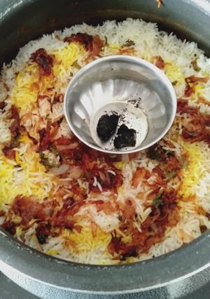 A picture of Chicken dum biryani.