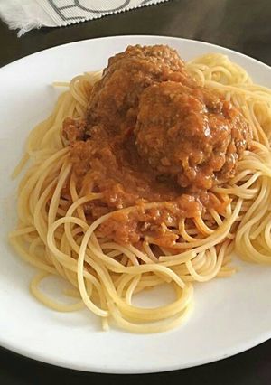 Una foto de Espaguetis con albóndigas