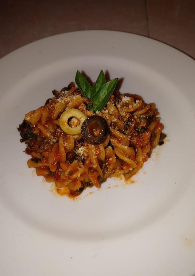 Una foto de Pasta a la puttanesca "Fusilli"