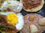Una foto de salsa molcajete