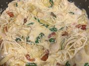 A picture of creamy garlic scallops
