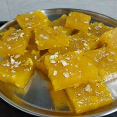 A picture of Vanila custred Halwa.
