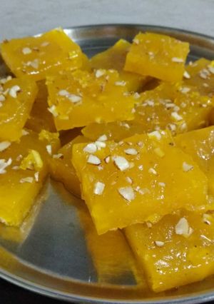 A picture of Vanila custred Halwa.
