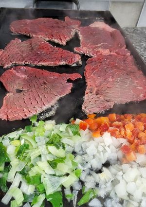 Una foto de Churrascos de Nalga sin hueso en la plancheta