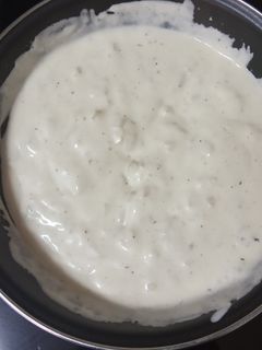 Una foto de Salsa de nata, con pimienta negra y nuez moscada