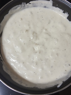 Una foto de Salsa de nata, con pimienta negra y nuez moscada